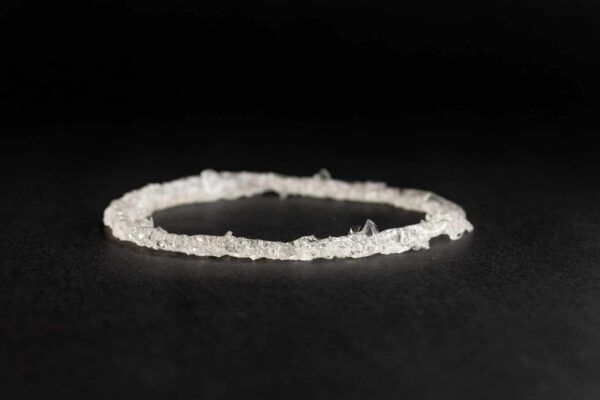 60-03-globale-klebeklumpen-glue-necklace-2022-marco-spitzar-420x597 Kopie